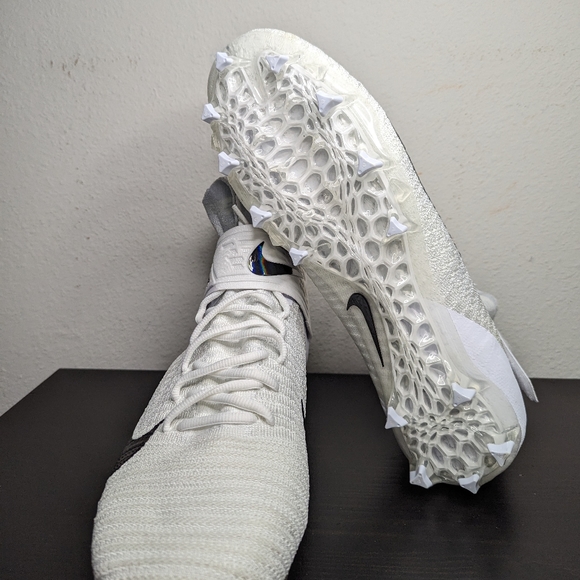 Nike Alpha Menace Elite 2 Flyknit Multiple Men\'s Size Football Cleats AO3374-101 main image 4